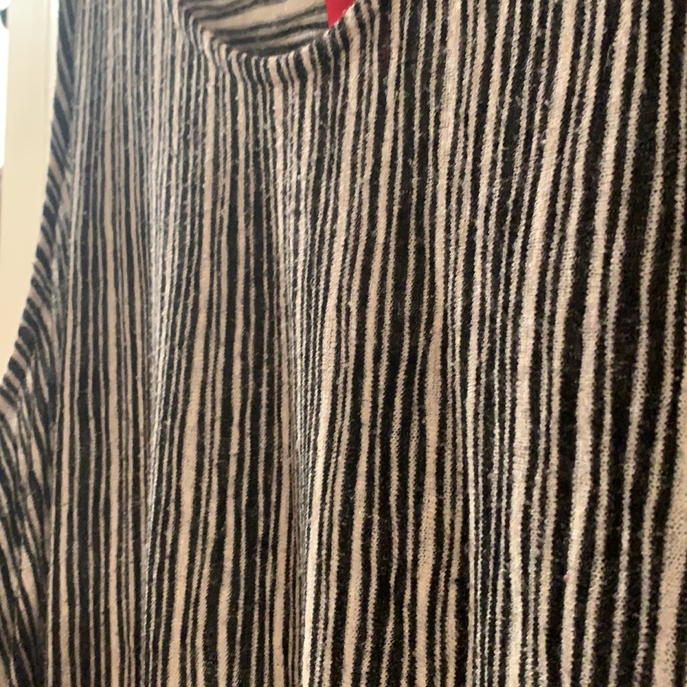 W5 Striped Sleeveless blouse - Picture 8 of 8